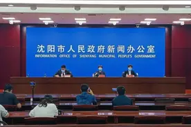 今起，市民乘公交、地铁、有轨电车均需扫描车厢场所码图片