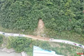 省道217断道30余处，目前已抢通15处图片