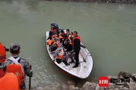 “当年那支军队回来了！”大渡河上一场时隔87年的军民“互渡”丨“9·5”泸定地震图片