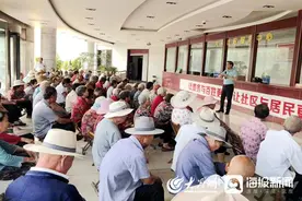 圆月中秋送温暖 | 张汪镇大宗村282位70岁以上老人喜领过节“福利费”图片