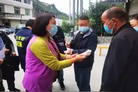遭遇余震、搭老乡摩托……挺进“受灾孤岛”，他们用手机记录下这些难忘瞬间图片