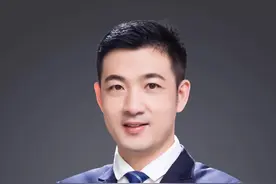 隔壁租户常打游戏到晚上12点，不时发出喊叫，已提醒他两次，若他不听劝，我是否能让他搬走并赔偿损失？图片