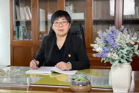 她被师生们称为“解难书记”：最欣慰看到教师们眼里冒出火花图片