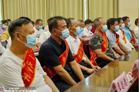 见“证”光荣！环江首批退役军人优待证发放图片