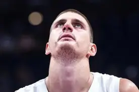 约基奇出场28分钟，14投8中，得到32分13篮板4助攻2抢断图片