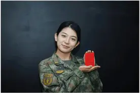 酷图｜火箭兵女兵的退伍照，就是不一样图片