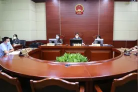 男子私自放走邻居金毛犬，致6岁女童受伤，法院判了！｜浦东法院图片