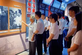 武钢首位高炉女焊工讲述与毛主席握手的故事图片