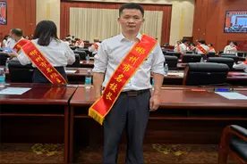 感谢有你 | 郴州市“名校长”何斌文：信仰的力量在红色山区绽放图片