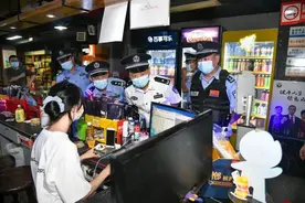 护林直升机入驻张家界/此区域禁飞/公诉人"舌战"/新歌发布/新型诈骗（更多）图片