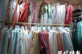 簪娘、妆娘成抢手职业，穿汉服的年轻人催生百亿市场图片