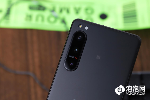 精致小机身轻巧好手感 微单手机索尼Xperia 5 IV评测