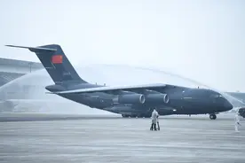 最高礼遇！沈阳机场以过水门礼遇接烈士回家图片