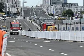 燃气管道被挖断，道路封闭紧急处置图片