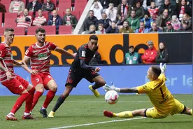 德甲｜拜仁遭遇赛季首败 门兴完胜莱比锡图片