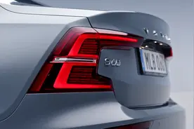 把安全带系在车标上的性能车——试驾沃尔沃S60图片