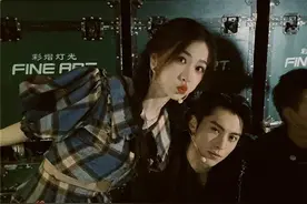 《苍兰诀》不说再见！虞书欣王鹤棣对镜亲密自拍图片