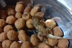 多味花生里吃出油炸壁虎？知名品牌再回应：推断不可能出现该异物，已报警图片