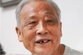 武汉“信义爷爷”60年后践诺还钱，相信的力量总能鼓舞人心图片