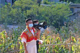 毕节纳雍：双语宣传助力疫情防控图片