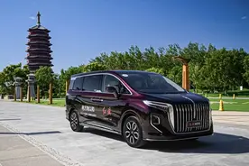 红旗首款MPV车型HQ9上市 售35.88万-53.88万元图片