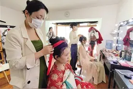 90后汉服妆造师杨青：她用一双巧手带你“穿越古今”图片