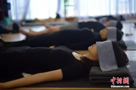 报告：近半数受访者每晚平均睡不足8小时 东北地区睡眠指数最高图片