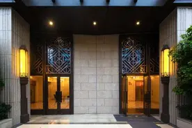 夫妻婚后购买的房产，离婚时男方为何只分得1%？民法典来解答图片