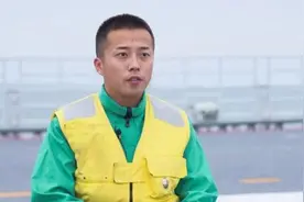 看航母！红~黄~绿~蓝~紫~棕~白图片