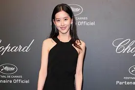 还记得“奶茶妹妹”章泽天吗？她现在又怀孕了？图片