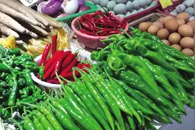 近十种汉产秋辣椒红火上市 部分品种产量少有点贵 10月后价格将回落图片