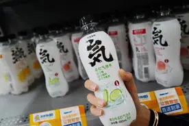 一瓶水配料232种，传说能降尿酸的气泡水是个怎样的泡？图片