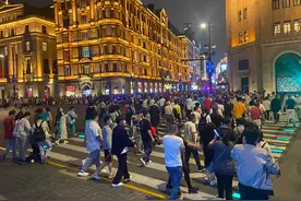 国庆前夜上海地标区域人流如何？直击外滩、陆家嘴、北外滩图片