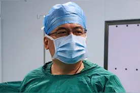 孩子刚出生就带卵巢囊肿，东莞市儿童医院这位博士微创妙手来“拆弹”图片