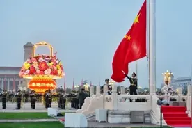 这是今早的天安门广场图片