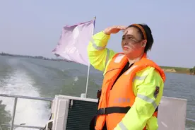 江河奔腾看中国丨“捕鱼夫妇”变身“护鱼伉俪”共护碧水图片