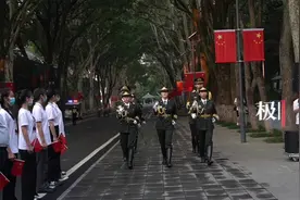华中师范大学国旗护卫队女生居多，不少人从这里走向军营图片