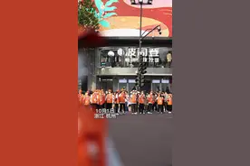 连续5年加入西湖“最美人墙”俄罗斯留学生：我爱杭州图片