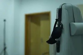 航天员的“魔鬼”训练有多难？转完“疯狂的转椅”，记者流眼泪图片