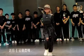 这也太帅了吧！9岁女孩火力全开狂炫街舞图片