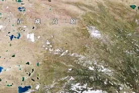 “中国最后一个不通路县”有了两条公路，沿线绝美图片