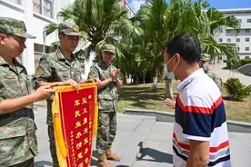 那个穿便装的兵哥哥，终于找到你啦图片