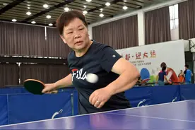 人物丨成都65岁乒乓奶奶“撞脸”倪夏莲，她自己都分不清两人照片图片