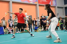 王懿律在“嘉”！“比金牌更伟大的意义，在于体育精神的传递”图片