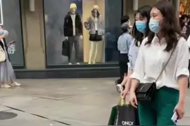 街头遛“GO”逐渐成新风潮？专家：机械狗未来将成家庭的助手图片