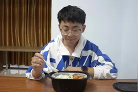 辟谣丨自热米饭用的是“塑料大米”？专家告诉你：这种“人造米”主要原料仍是大米图片