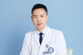 过节回家帮乡亲看病的华西教授获天天正能量特别奖 当事人：奖金全部用于公益图片