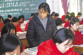 坚持为党育人为国育才——记党的二十大代表、云南丽江华坪女子高级中学校长张桂梅图片