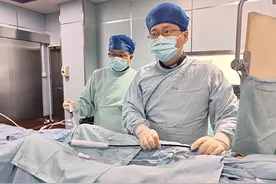 上海金山八旬患者植入世界最小心脏起搏器，手术当晚即可下床图片