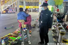 咋回事？济南街头一辆未上锁的车里传出孩子哭闹声……图片